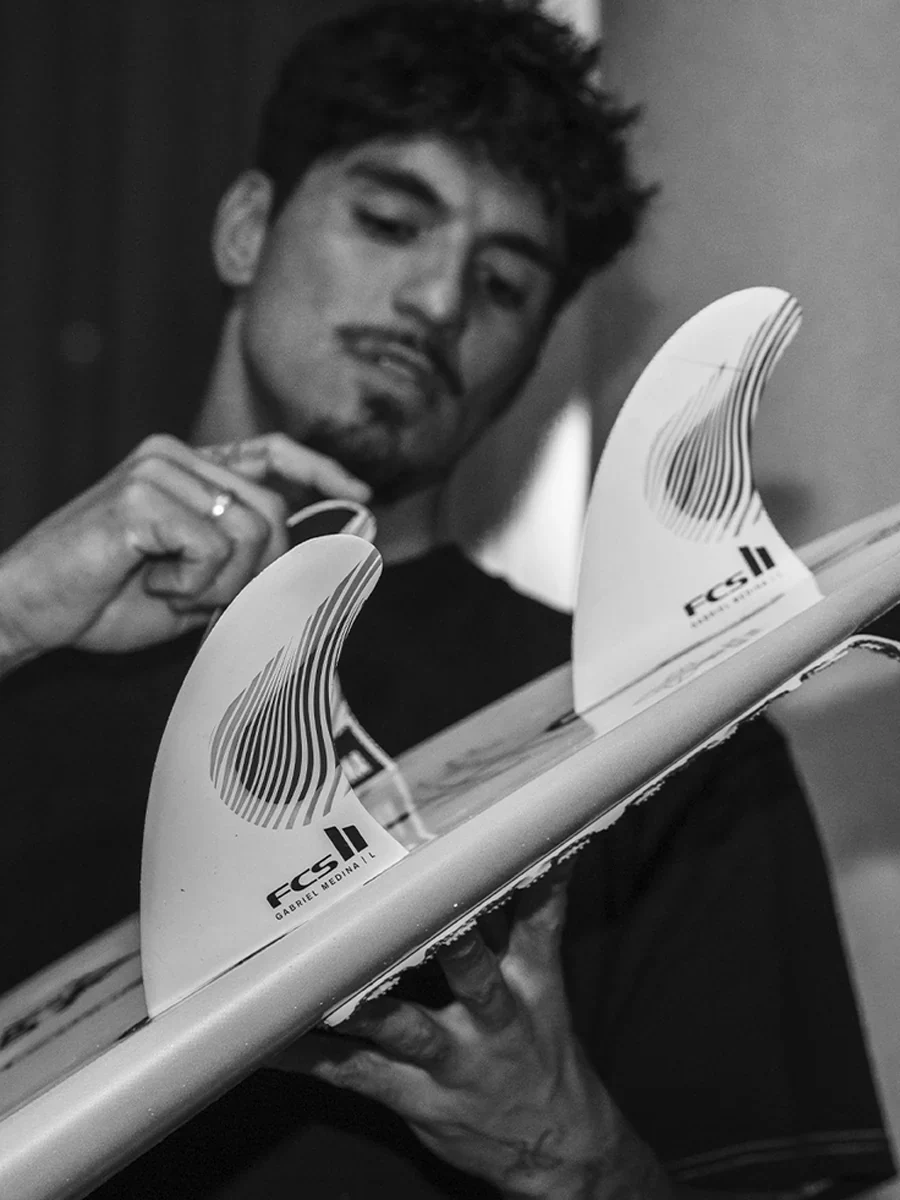 FCS II Gabriel Medina PC Tri Fin Set - Black/White - Image 3